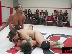 Lez MILF wrestlers enjoy fingering in the group round