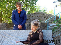 Meeting The Rich Mature Woman Outdoors Leads To Fooling Around