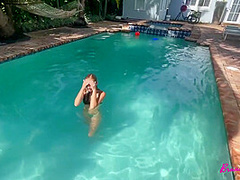 Brandi Braids In Sucks And Fucks Her Miamibeach Poolboy