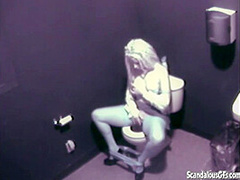 Blonde Babe masturbate on confort room caugh on cam