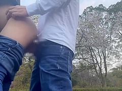 『素人女子大生野外sex』お昼の公園で散歩お花見しながら種付け中出し野外sex！彼女調教/素人カップル/歳の差/美少女/スタイル抜群/色白美乳/リアルハメ撮り/english Subtitles
