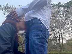 『素人女子大生野外sex』お昼の公園で散歩お花見しながら種付け中出し野外sex！彼女調教/素人カップル/歳の差/美少女/スタイル抜群/色白美乳/リアルハメ撮り/english Subtitles