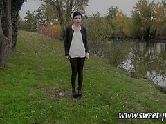 Cette Jeune Secretaire Au Cheveux Court With Oliver Sweet