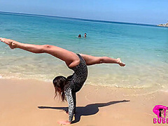 Flexilbe Girl In Zentai Bodysuit - Watch4Fetish