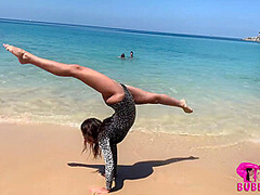 Flexilbe Girl In Zentai Bodysuit - Watch4Fetish