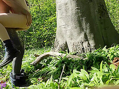 On Fait De Lexhib En Foret Il Me Pisse Et Jouis Dessus ! Beaucoup Durine Et De Sexe En Public !