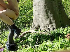 On Fait De Lexhib En Foret Il Me Pisse Et Jouis Dessus ! Beaucoup Durine Et De Sexe En Public !