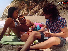 Hooks Up With Stranger And Fucks Him At The Beach With Noe Milk