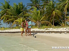 Justine Ashley - Has Dp Threeway In Tropical Paradise