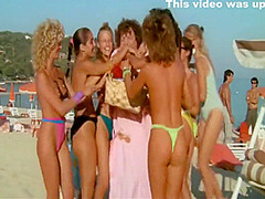 Filles Sexy On Se Calme Et On Boit Frais A St Trop