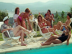 Filles Sexy On Se Calme Et On Boit Frais A St Trop