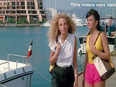 Filles Sexy On Se Calme Et On Boit Frais A St Trop