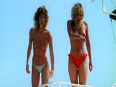 Filles Sexy On Se Calme Et On Boit Frais A St Trop