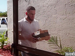Gianna Grey In Delivery Deep Inside That Pussy 6086