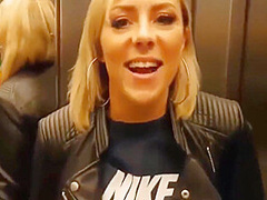 Lilli Vanilli In Blondine Im Fahrstuhl Gefickt