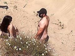 Salope Enceinte Baisee A Chaine Par Des Inconnus Sur La Plage