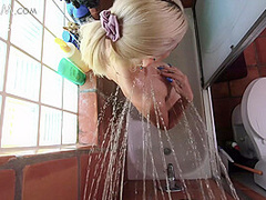 Stepsis Fingers Pussy In Family Tub - SpyFam