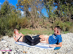 Mon Premier Footjob Au Bord Dune Rivere Lors Dun Cours De Yoga Exhib Totale