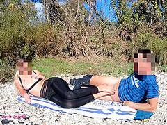 Mon Premier Footjob Au Bord Dune Rivere Lors Dun Cours De Yoga Exhib Totale