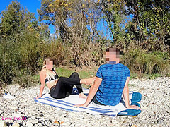 Mon Premier Footjob Au Bord Dune Rivere Lors Dun Cours De Yoga Exhib Totale