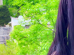 Skonhed Cool Suget Pa Balkonen Med Slutning I Ansigtet