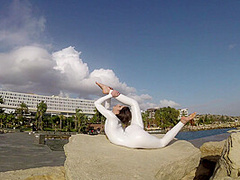 Elegnant Contortionist In White Spandex - Watch4Fetish
