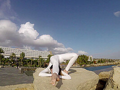 Elegnant Contortionist In White Spandex - Watch4Fetish