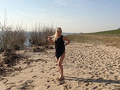 Offentlich Am Elbstrand 2 Madels - 2 Orgasmen - Bibi Xxx