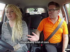 Cowgirl curvy MILF public pussyfucked in car outdoor