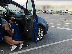 Slutty Girfriend Gives Head In Public Parking Lot With Wet Kelly