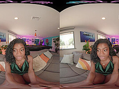 Ebony bombshell plays with her pussy in virtual reality