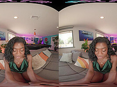 Ebony bombshell plays with her pussy in virtual reality