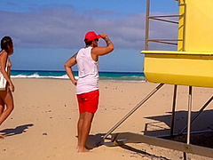 Mi Faccio Sbattere Dal Bagnino Sulla Spiaggia. 15 Min