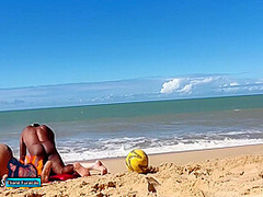 Perdemos A Buceta E Boquete No Futebol Para Um Homen Que Apareceu Do Nada Na Praia - Trisal - Threesome - Fudedordebuceta2017 E Lorrany Exotica 11 Min