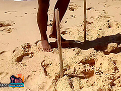 Perdemos A Buceta E Boquete No Futebol Para Um Homen Que Apareceu Do Nada Na Praia - Trisal - Threesome - Fudedordebuceta2017 E Lorrany Exotica 11 Min
