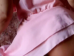 Devushka V Korotkom Plate Soset Strastnogo Seksa V Neobchnom Meste