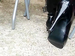 Fully fashioned nylon teasing