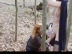 Miss flashing exhibe hermiala dans les bois