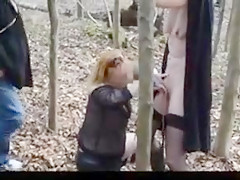 Miss flashing exhibe hermiala dans les bois