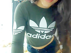 Colombiana culona con el short metido