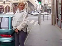 Outdoor - peeing 1 of 4