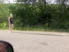 Hartgeldnutte lutscht schwanz mit aufnahme im auto!