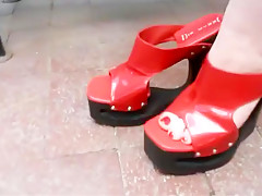 Shoeplay in red shank less wedges
