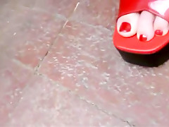 Shoeplay in red shank less wedges