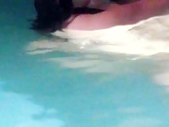 Homemade anal: she gave me her ass in the pool to refresh it