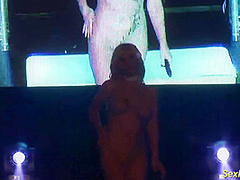 Flexi Stepmom Naked on Stage