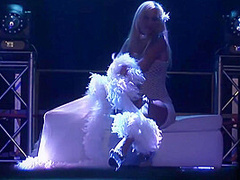 Flexi Stepmom Naked on Stage