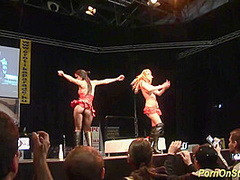 Cocksharing Show on Stage