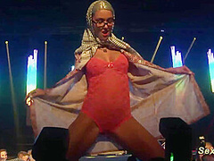 Public Mastrubation on Sexshow