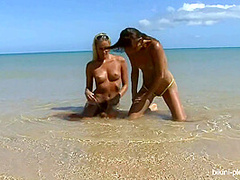 Bikini-pleasure - Dominika And Neilla Double Yel